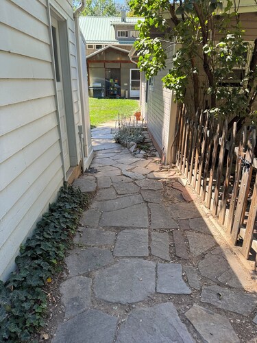 Charming Vintage Hideaway 2 Blks to CSU