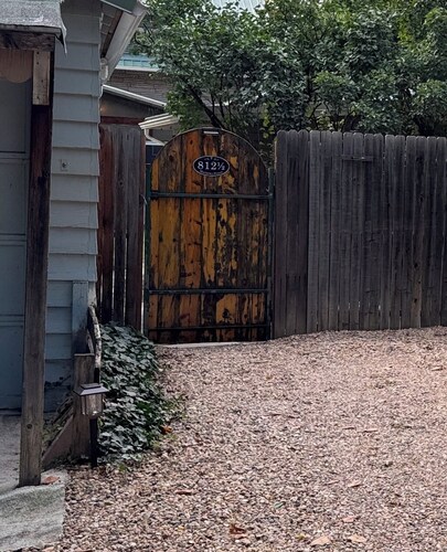 Charming Vintage Hideaway 2 Blks to CSU