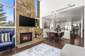 TV, fireplace