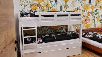 2 soverom, strykejern/-brett, reiseseng for barn og wi-fi (inkludert)