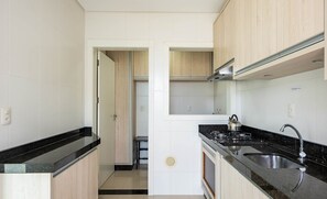 A modern kitchen with black countertops, wooden cabinets, and a stainless steel sink. - Apt. w/ Balcony and BBQ 250m From the sea Mrs0402 (Bombinhas)