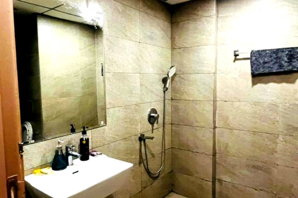 Shower, bidet, towels, soap