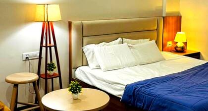 Stay near Expo Mart in Greater Noida- Crash & Chill