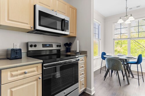 Upscale King 2BR Suite Downtown Raleigh