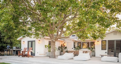Modern Sonoma Vineyard Retreat w/ Fire Pit & Deck