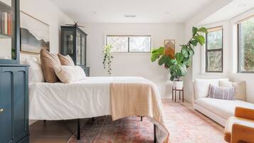 3 slaapkamers, een strijkplank/strijkijzer, wifi, beddengoed