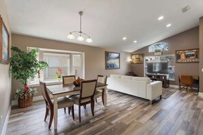 Hus, flere senger, terrasse, hageutsikt (MAD140) | Innvendig