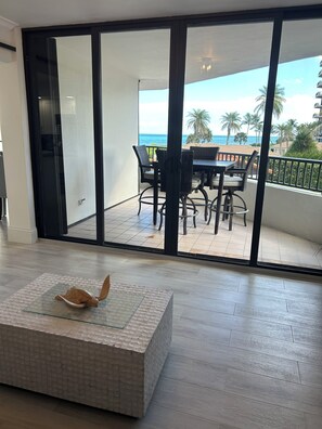 Dining - Oceanfront  2bed/2 bath condo in sought after Juno Beach. (Juno Beach)
