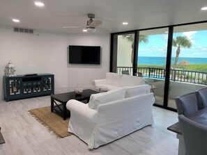 Living area - Oceanfront  2bed/2 bath condo in sought after Juno Beach. (Juno Beach)
