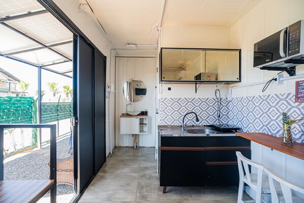 Basic Villa | Private kitchen | Full-sized fridge, microwave, oven, stovetop
