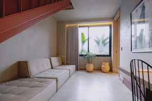 Luxury Penthouse, City View | Living area - Kuuna Medellín By Be Host (Medellín)