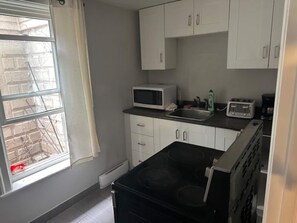 Fridge, microwave, oven, stovetop - Home Away From Home 2BD in Niagara Falls,  by TIG Properties (Niagara Falls)