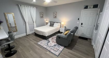 Private Studio Oasis in Menifee - Kitchenette - Washer/Dryer - Gated Property