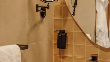 Superior Room, City View | Bathroom | Hair dryer, towels, soap, shampoo