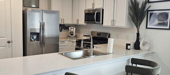 Stylish 2 Bedroom Retreat in Tavola-Peaceful Getaway Near Houston, IAH Airport