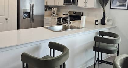 Stylish 2 Bedroom Retreat in Tavola-Peaceful Getaway Near Houston, IAH Airport