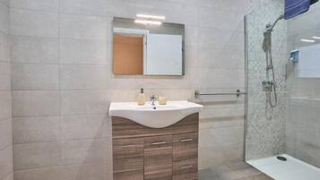 SĂšche-cheveux, papier toilette