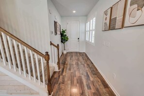 Interior - Spacious 3BR Home Close to Beach Centrally Located (Myrtle Beach)