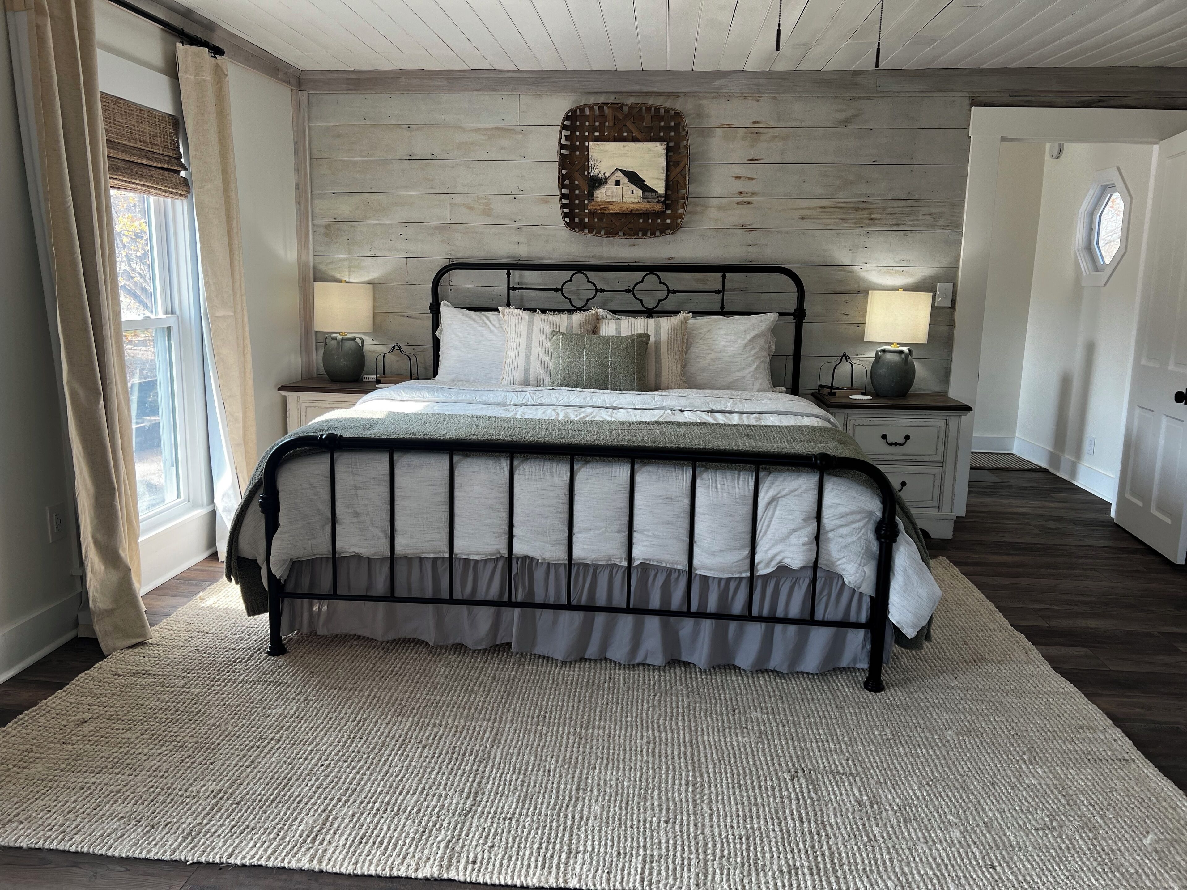 4 bedrooms, iron/ironing board, free WiFi, bed sheets