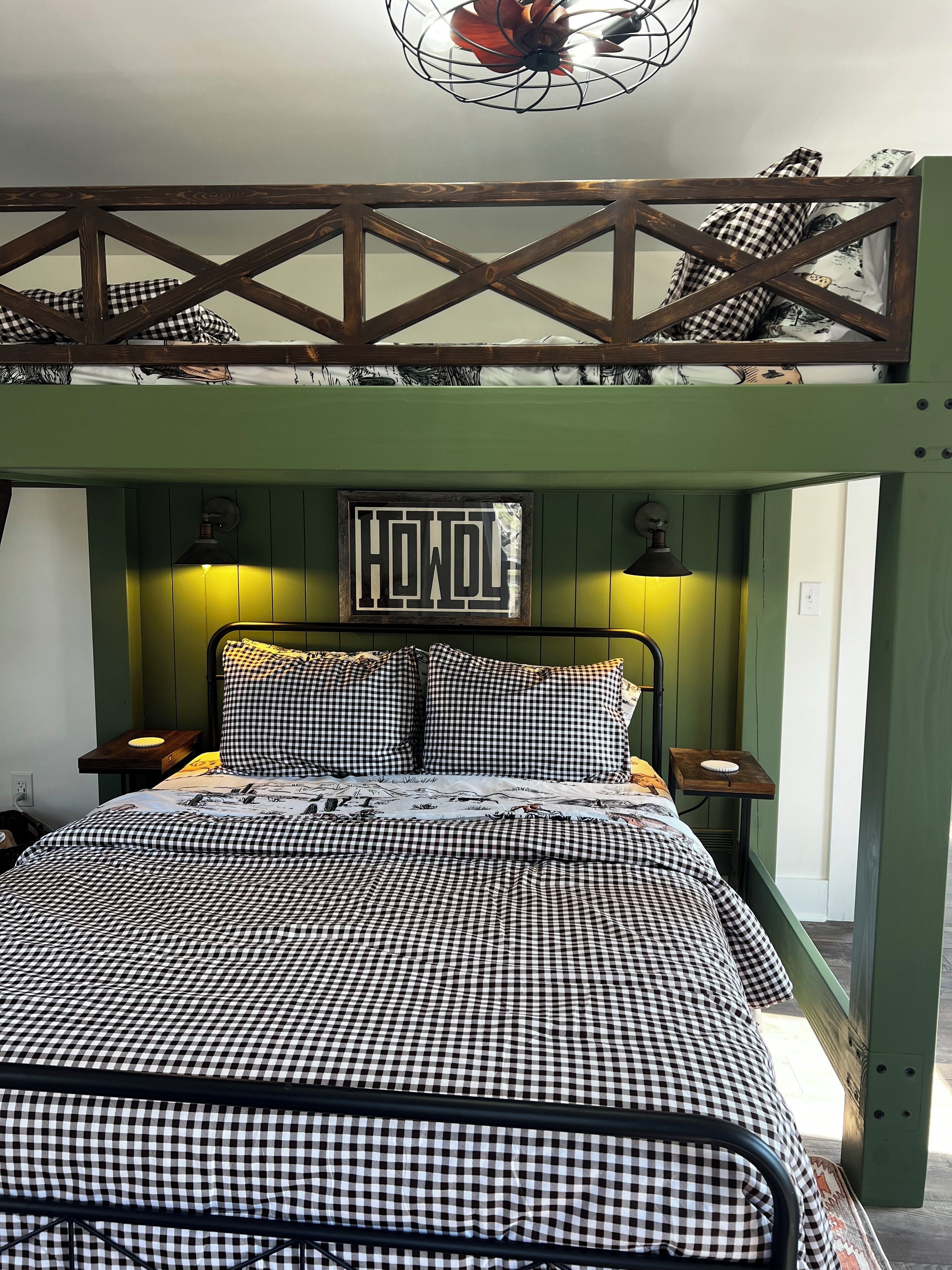 4 bedrooms, iron/ironing board, WiFi (free), bed sheets