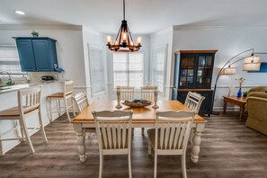 Dining - Large 3BR Private Condo | Magnolia Pointe | Pools! (Myrtle Beach)