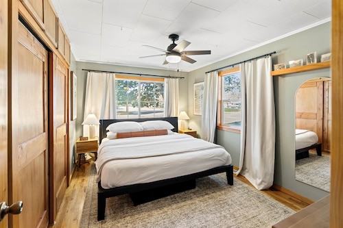 Cedar & Sage House | A Calm & Charming Retreat