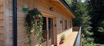 "MOUTY": A DELIGHTFUL WOODEN CHALET AT THE EDGE OF THE FOREST