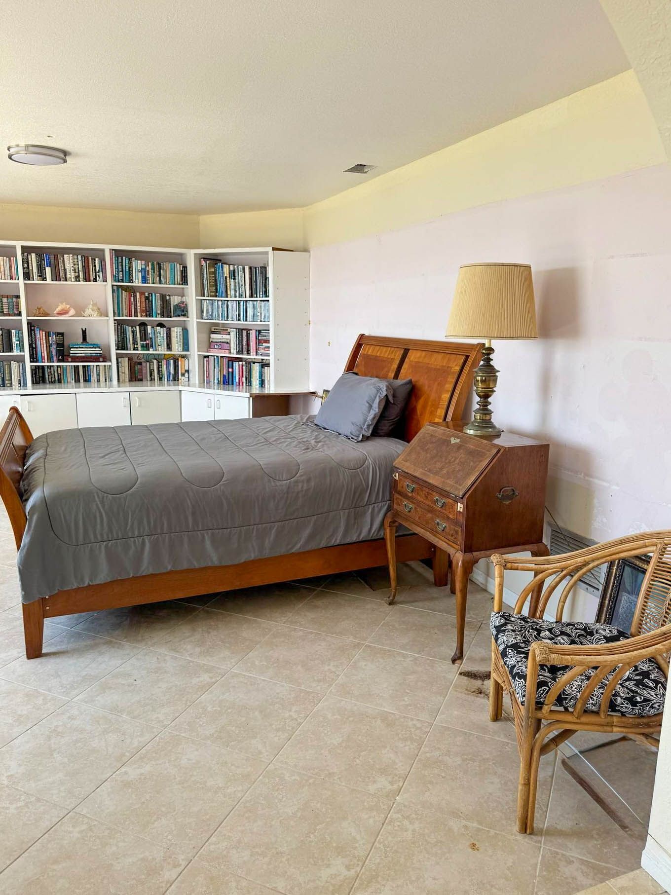 5 bedrooms, WiFi, bed sheets
