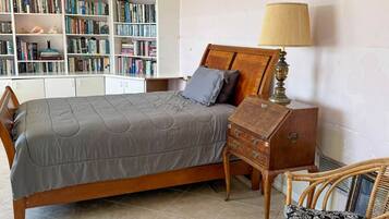 5 bedrooms, WiFi, bed sheets