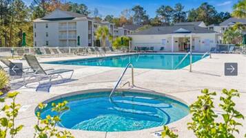 Alberca techada y alberca climatizada