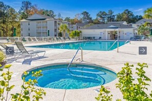 Alberca techada y alberca climatizada