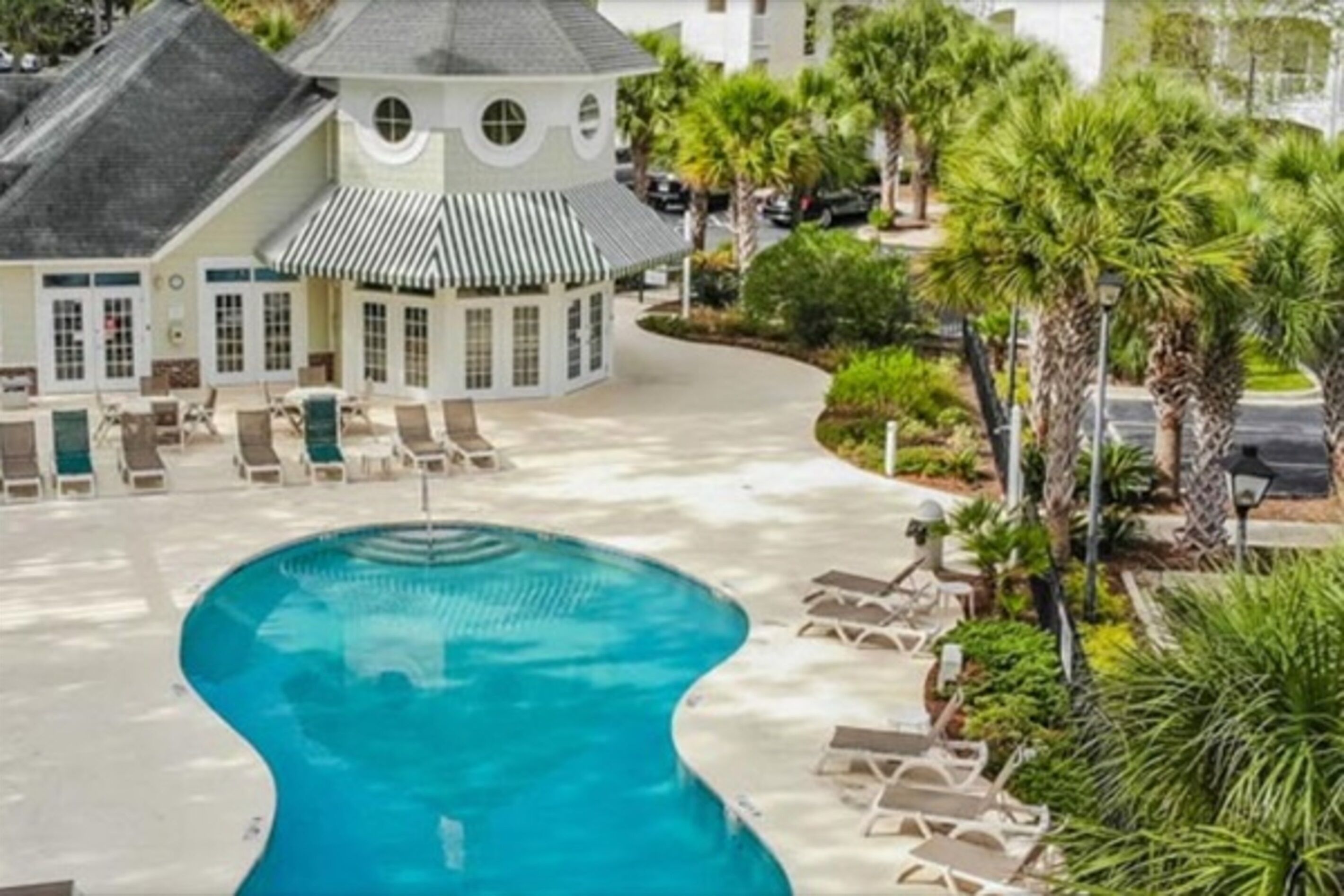 Alberca techada y alberca climatizada