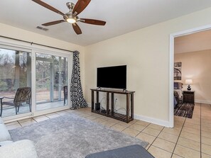 2 Schlafzimmer, Schreibtisch, Bügeleisen/Bügelbrett, kostenloses WLAN