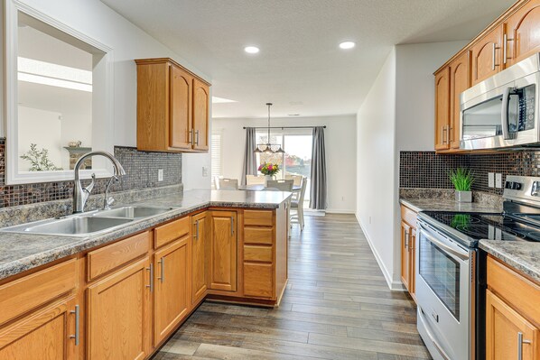 冷蔵庫、電子レンジ、コンロ、食器洗い機