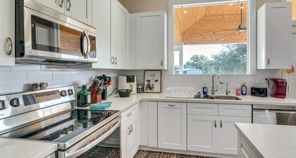 Serene Ranch Home w/ Outdoor Kitchen in Needville!