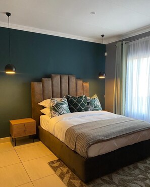 3 slaapkamers, een strijkplank/strijkijzer, internet, beddengoed