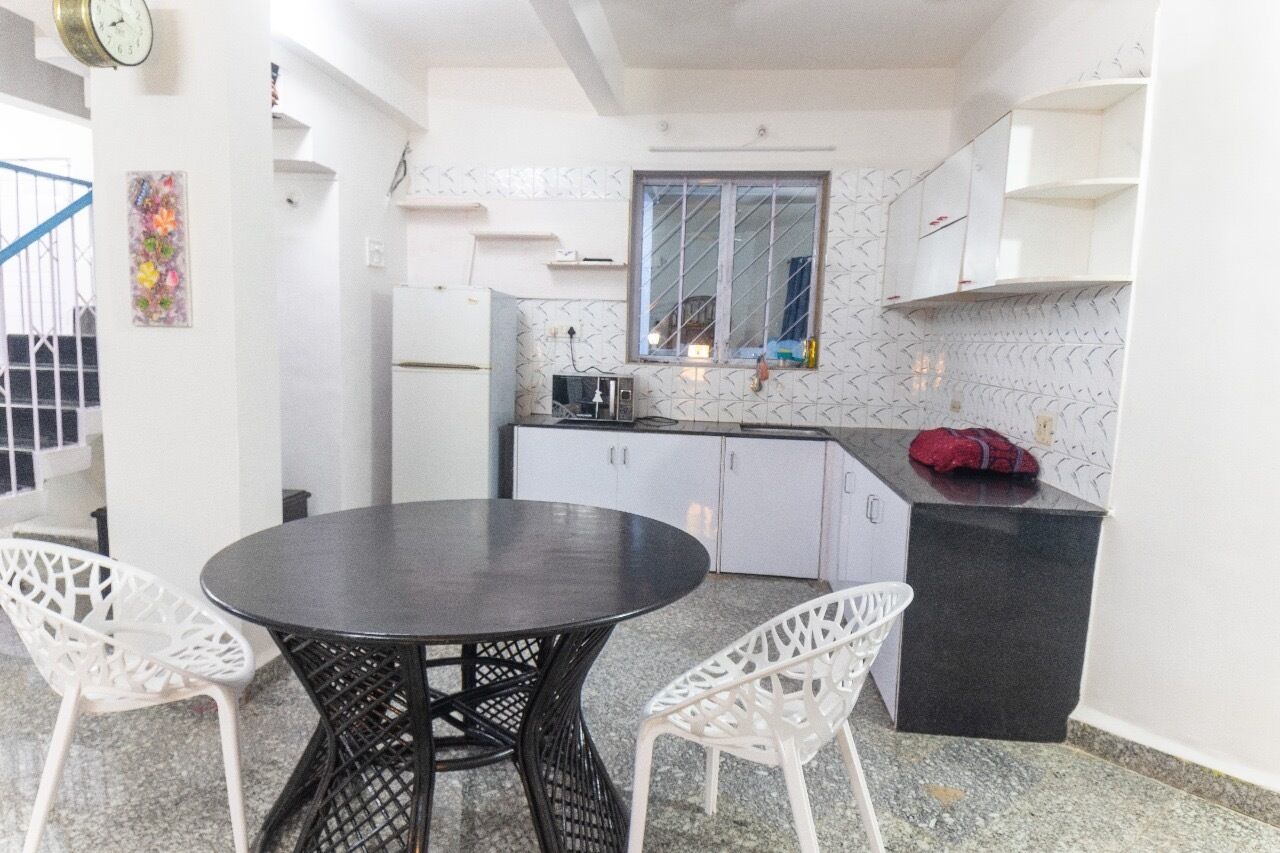 Microondas, horno y placa de cocina