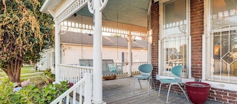 2 Blocks to Ohio River! Historic Victorian Gem