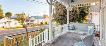 2 Blocks to Ohio River! Historic Victorian Gem