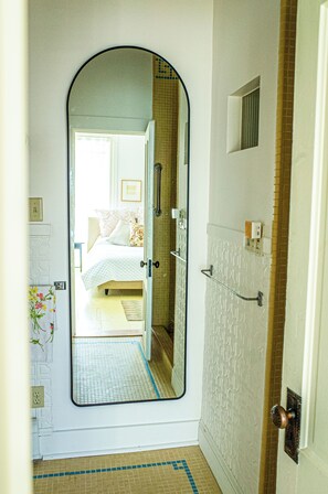 Bathroom - The Waldoboro Inn Room 1 (Waldoboro)
