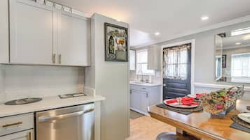 Refrigerador, microondas, parrilla de estufa y lavavajillas