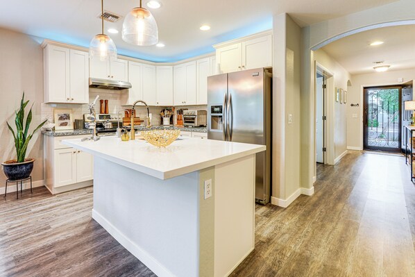 Fridge, stovetop, dishwasher, coffee/tea maker