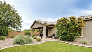 A house with a covered patio, a well-maintained lawn, and a variety of plants and shrubs. - Pool Access! Suburban Home 11 Mi to Dtwn Gilbert (Gilbert)