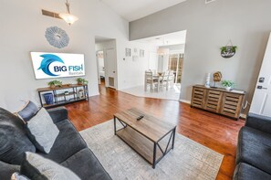 Living area - NEW! Large 2BR in Sandpiper of North Myrtle Beach (North Myrtle Beach)