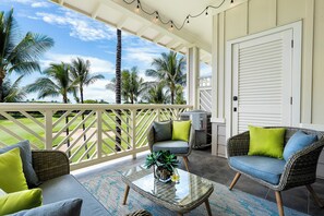 Condo, várias camas, varanda coberta, vista para o campo de golfe (Fairway Villas Waikoloa J34) | Terraço/pátio