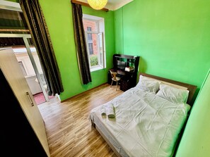 1 bedroom, iron/ironing board, internet, bed sheets