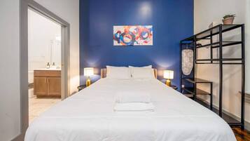 1 habitación, tabla de planchar con plancha, wifi gratis y ropa de cama