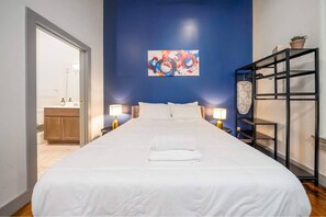 1 habitación, tabla de planchar con plancha, wifi gratis y ropa de cama 