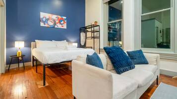 1 slaapkamer, een strijkplank/strijkijzer, gratis wifi, beddengoed