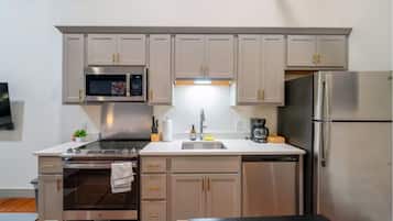 Refrigerador, microondas, horno, placa de cocina